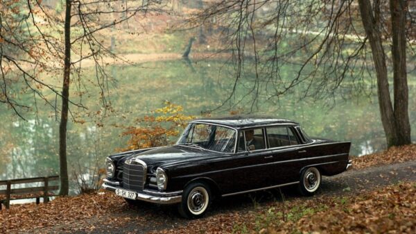 Mercedes-Benz Limousine der Baureihe 111 - "Heckflossen-Mercedes".