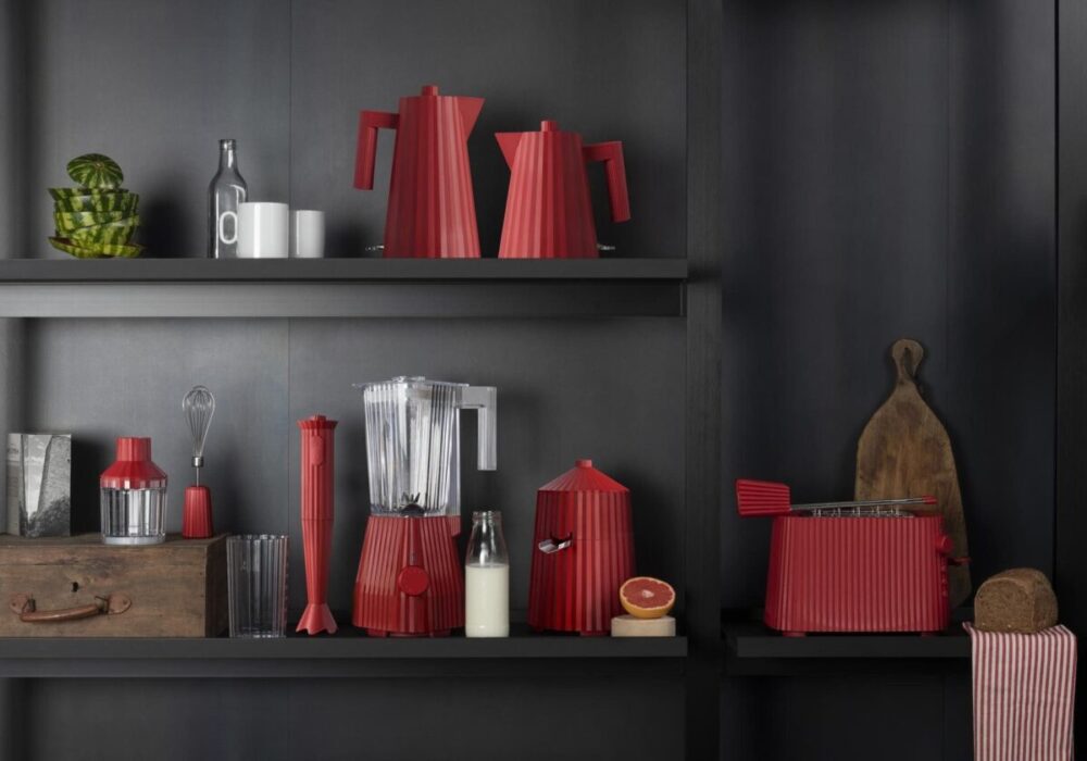 ALESSI_ PLISSE'_design MICHELE DE LUCCHI_ RED_ ph credits Alessi Archive_1