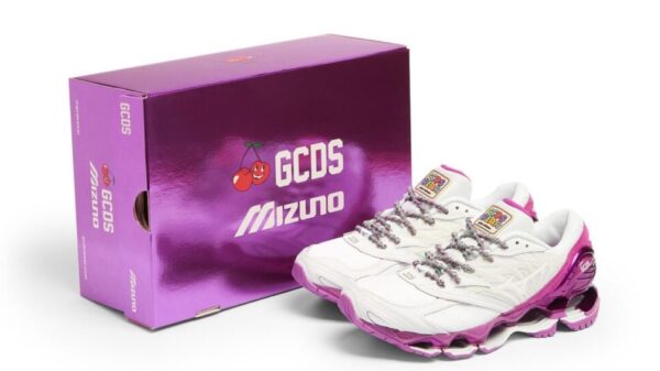 GCDS dona nuova vita (e colore) alla running Mizuno Wave Prophecy