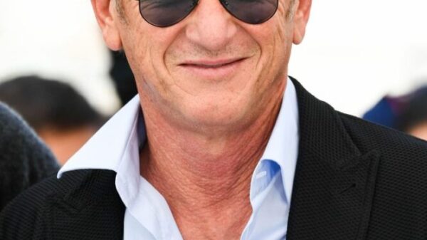 Sean Penn indossa occhiali Ray-Ban Aviator