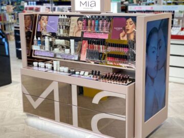 Espositore Mia Cosmetics in store COIN