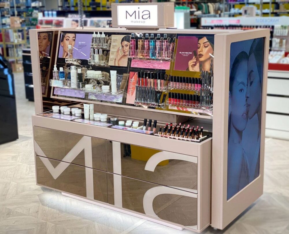 Espositore Mia Cosmetics in store COIN