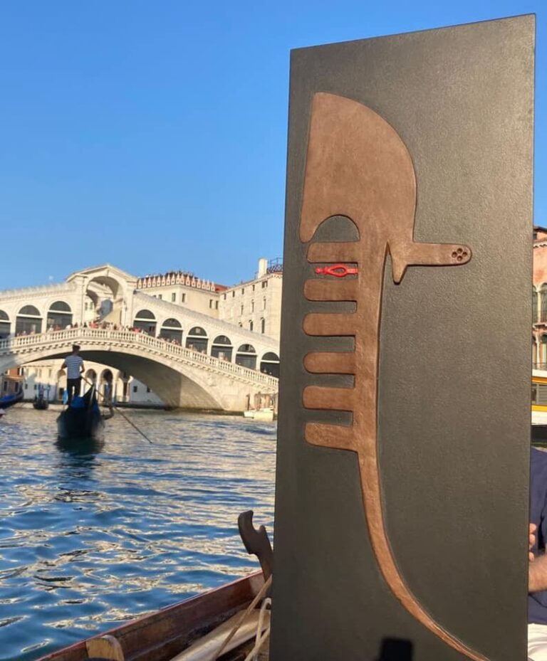 nuovo termoarredo maarmo omaggio alla gondola veneziana