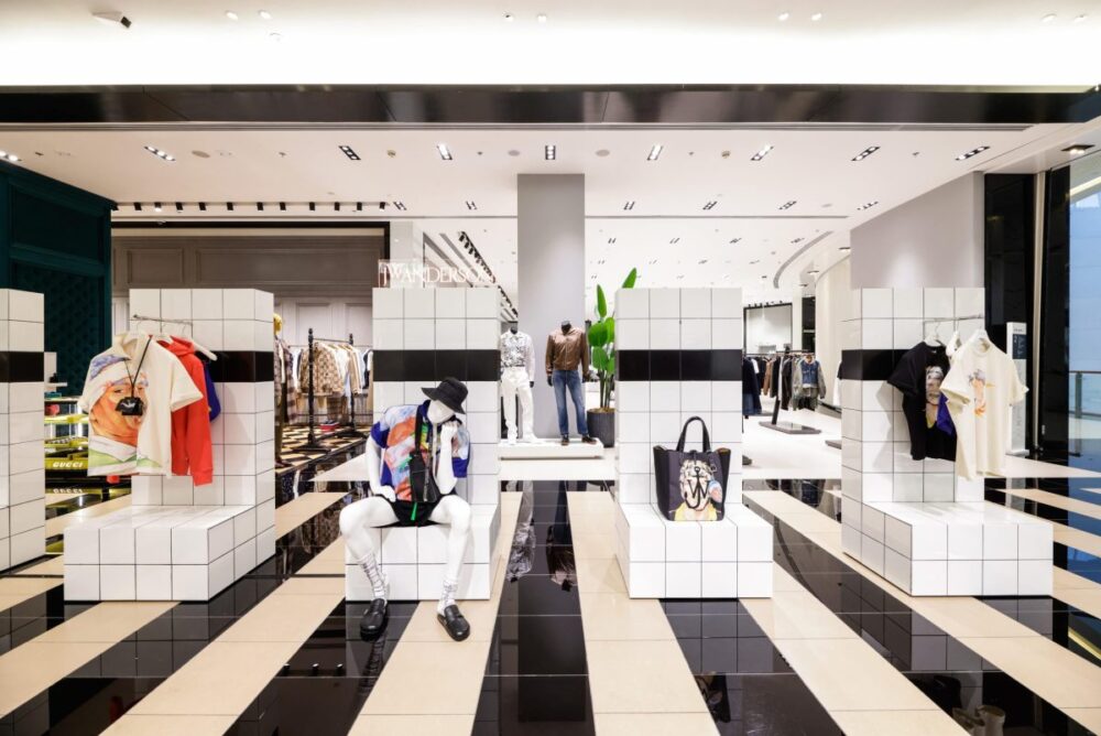 Pop up store collezione abbigliamento maschile JW Anderson x Pol Anglada Dubai