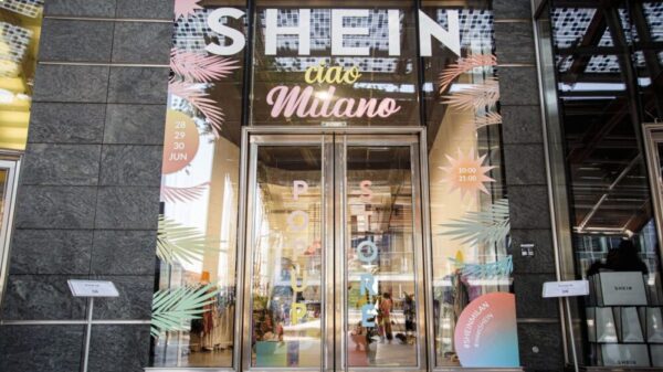 Shein a Milano in Piazza Gae Aulenti