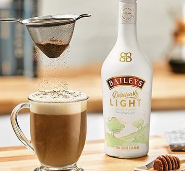 Novità in casa Baileys, sinonimo per eccellenza della crema whiskey. Arriva in Italia Baileys Deliciously Light-