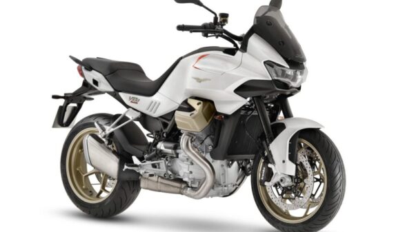 Nuova_Moto_Guzzi_V100_Mandello MY 2023