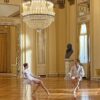 Kartell celebra 20 anni della sua sedia trasparente alla Scala di Milano