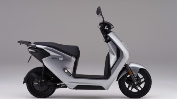 EM1 è il nuovo scooter elettrico di Honda