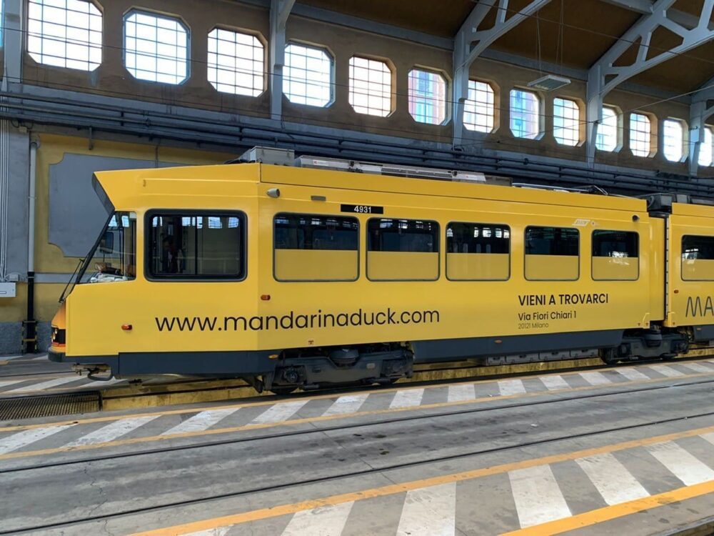 Tram Mandarina Duck Milano campagna SS 2023