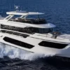 Le placche Vimar, serie Eikon Evo, in cristallo bianco diamante a bordo dello Abolute Navetta 75