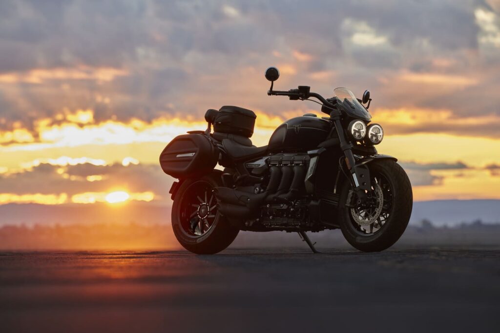 NUOVE_TRIUMPH_ROCKET_3_STORM (