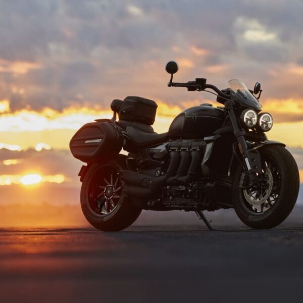 NUOVE_TRIUMPH_ROCKET_3_STORM (