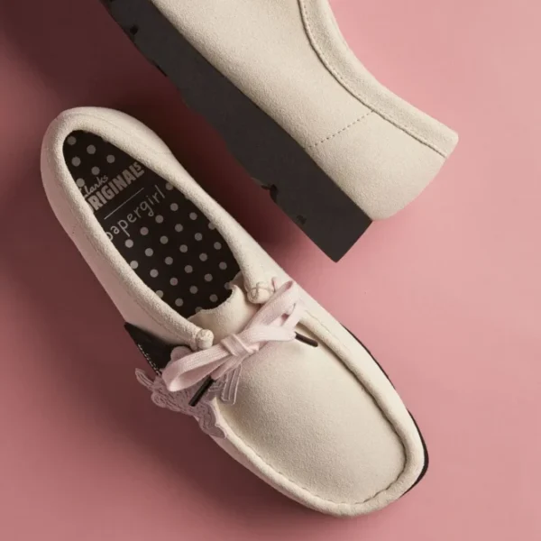 La nuova Wallabee Papergirl X Clarks