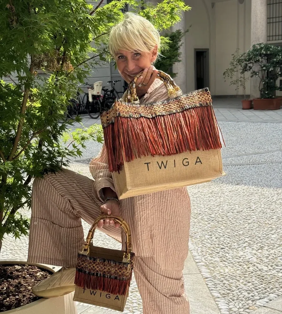 Cinzia Macchi fondatrice de LaMILANESA con la Twiga Bag