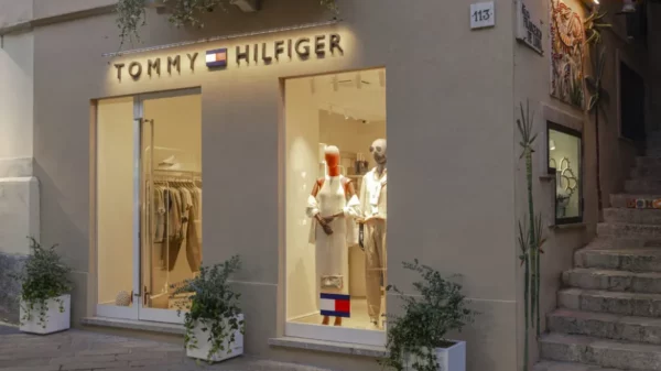 Nuovo negozio Tommy Hilfiger a Taormina giugno 2024