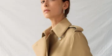 La Signora del Trench Coat Olivia Nausner presenta la campagna FW 2024-25