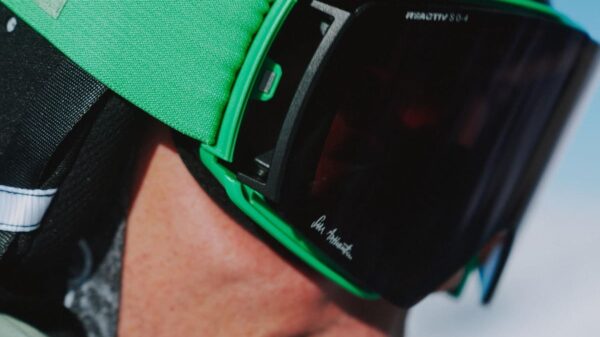 Sam Anthamatten indossa la nuova maschera da sci FW 2025/26 di Julbo e Faction Skis