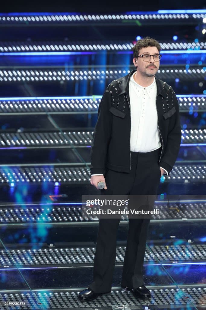 Willie Peyote indossa mocassini Premiata durante la prima serata del Festival di Sanremo 2025 - Photo Credit Getty Images